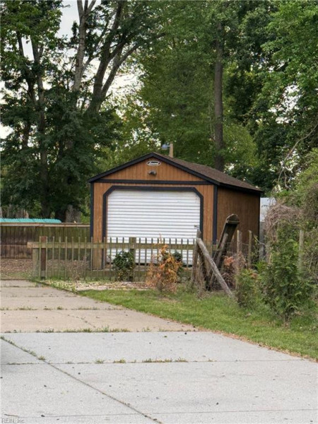 Photo 18 of 46 residential for sale in Chesapeake virginia