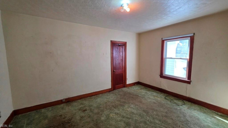 Photo 13 of 20 residential for sale in Chesapeake virginia