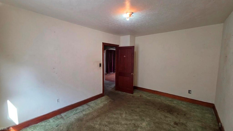 Photo 14 of 20 residential for sale in Chesapeake virginia