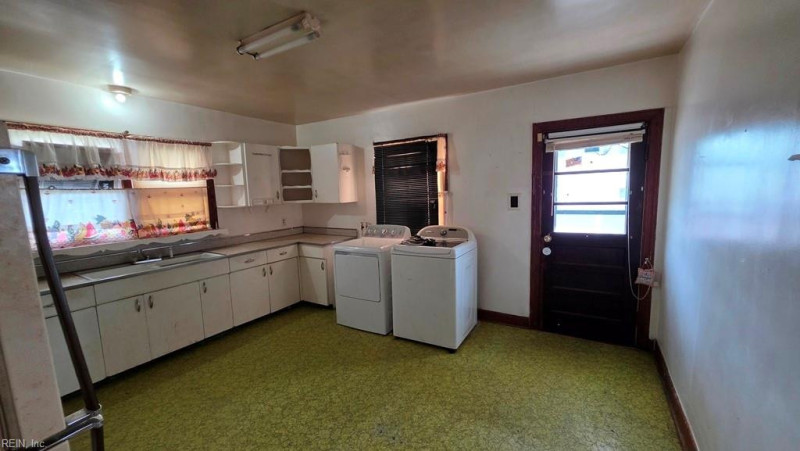 Photo 15 of 20 residential for sale in Chesapeake virginia