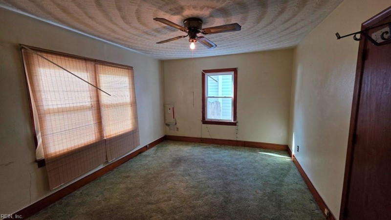 Photo 17 of 20 residential for sale in Chesapeake virginia