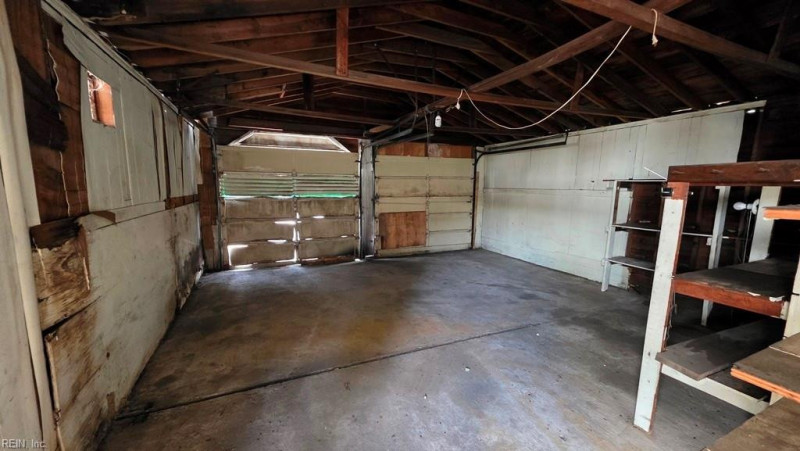 Photo 19 of 20 residential for sale in Chesapeake virginia