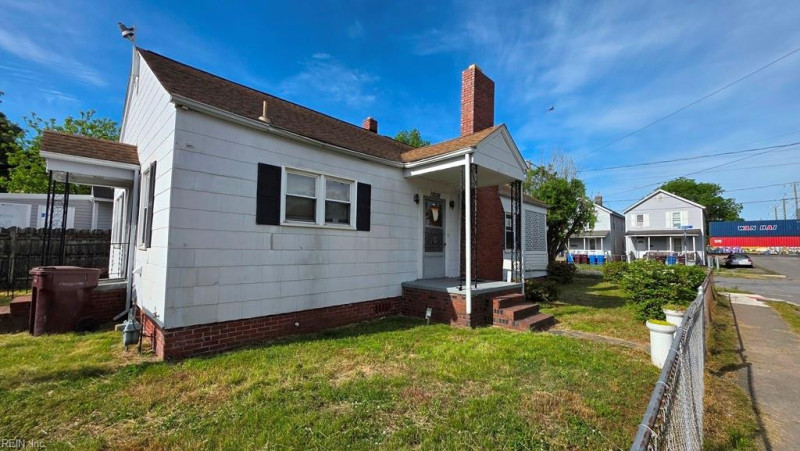 Photo 3 of 20 residential for sale in Chesapeake virginia