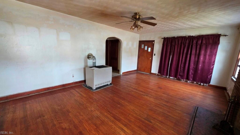 Photo 5 of 20 residential for sale in Chesapeake virginia