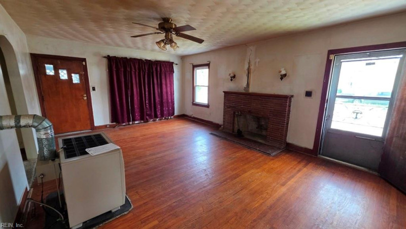 Photo 6 of 20 residential for sale in Chesapeake virginia