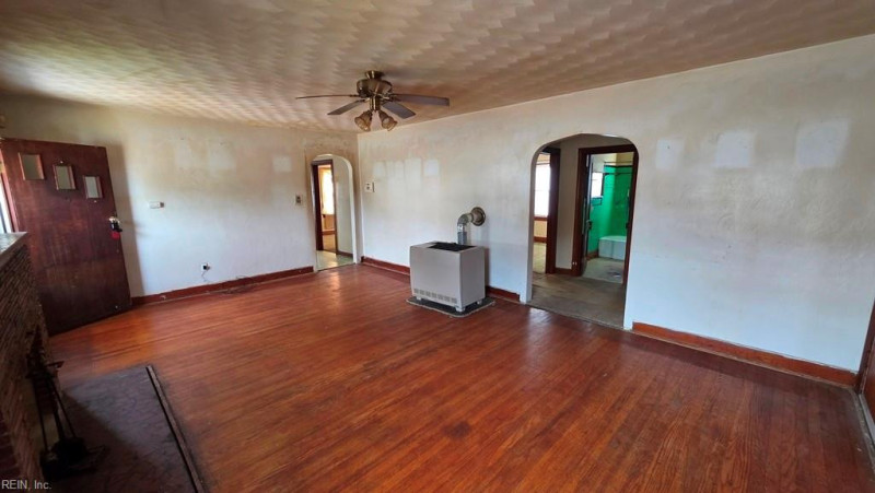 Photo 7 of 20 residential for sale in Chesapeake virginia