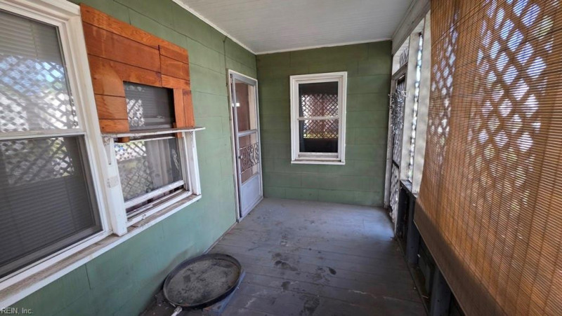 Photo 8 of 20 residential for sale in Chesapeake virginia