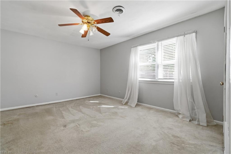 Photo 17 of 45 residential for sale in Portsmouth virginia