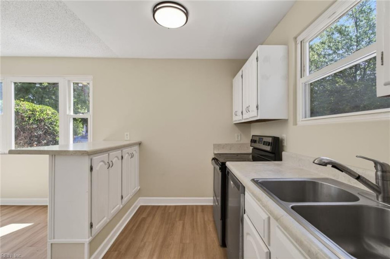Photo 11 of 25 residential for sale in Norfolk virginia