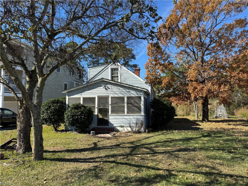 Photo 3 of 33 residential for sale in Hampton virginia