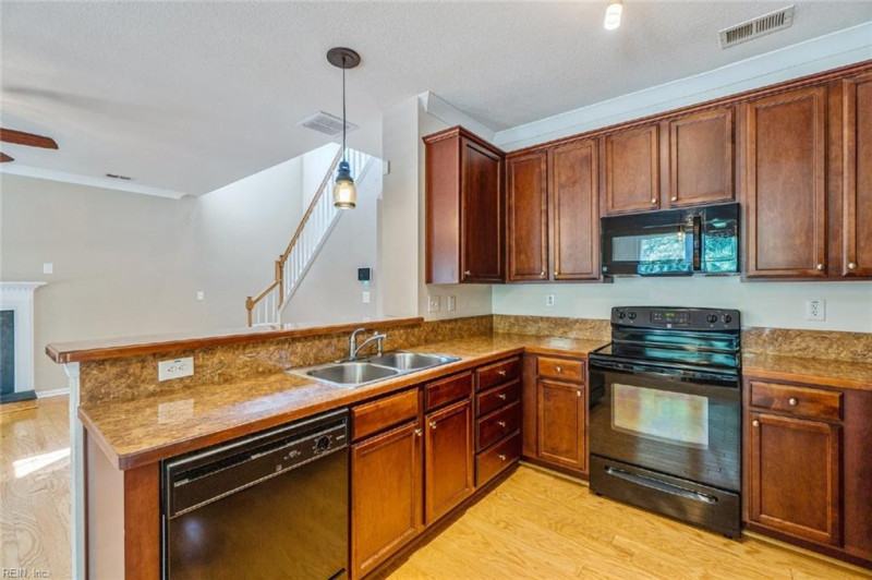 Photo 15 of 38 residential for sale in Suffolk virginia