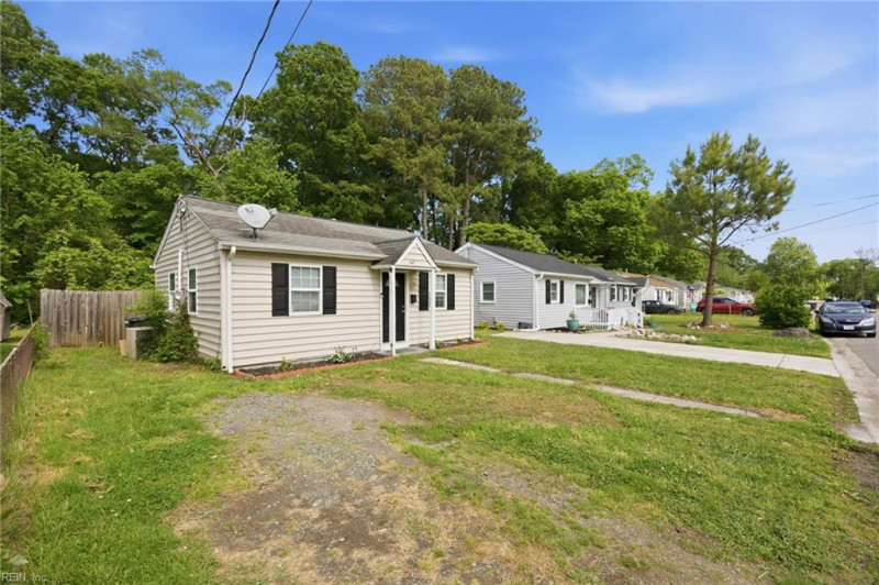 Photo 16 of 24 residential for sale in Hampton virginia