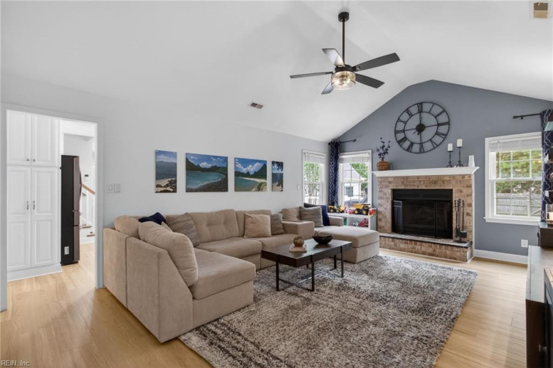 Photo 3 of 32 residential for sale in Suffolk virginia