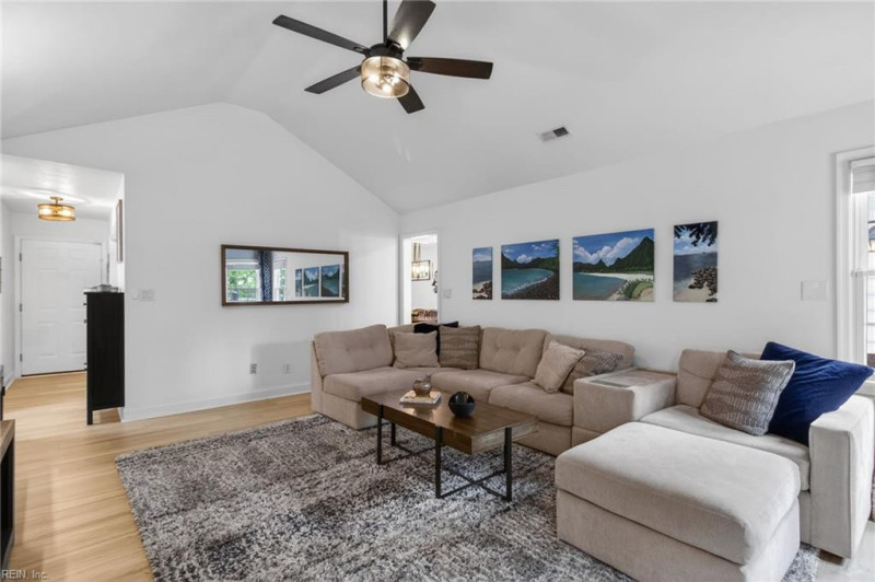 Photo 4 of 32 residential for sale in Suffolk virginia