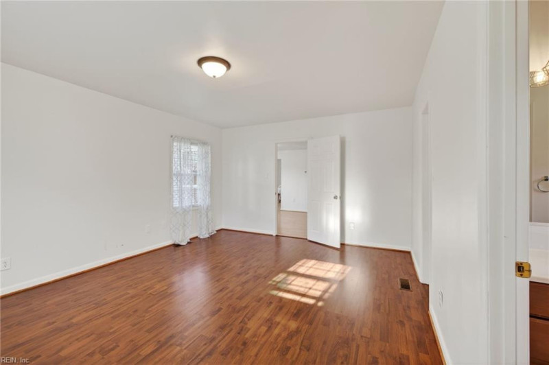 Photo 16 of 23 residential for sale in Portsmouth virginia