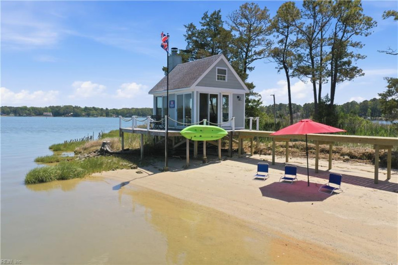 Photo 4 of 50 residential for sale in Virginia Beach virginia