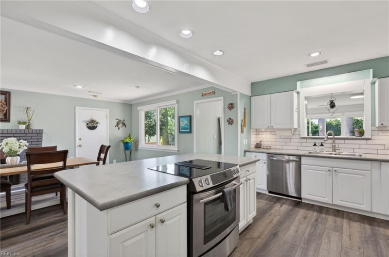 Photo 17 of 40 residential for sale in Virginia Beach virginia