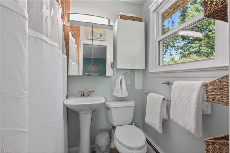 Photo 25 of 40 residential for sale in Virginia Beach virginia