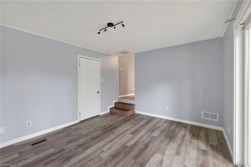Photo 10 of 26 residential for sale in Chesapeake virginia