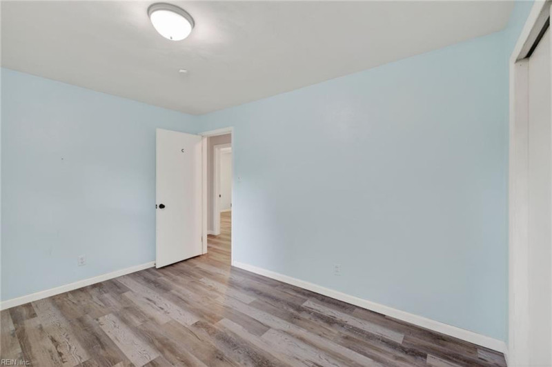 Photo 13 of 26 residential for sale in Chesapeake virginia