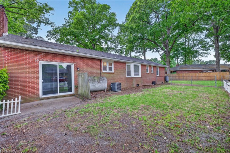Photo 20 of 26 residential for sale in Chesapeake virginia