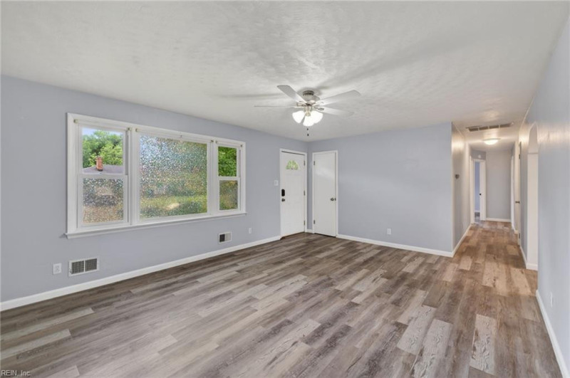 Photo 3 of 26 residential for sale in Chesapeake virginia