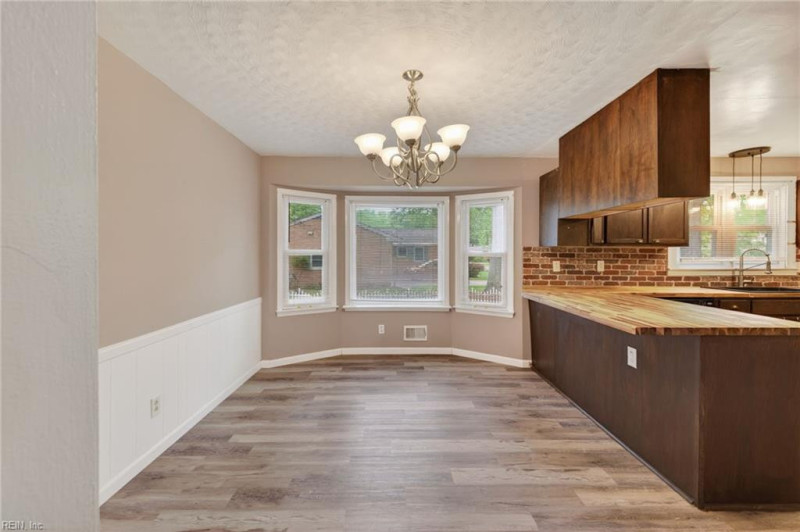 Photo 5 of 26 residential for sale in Chesapeake virginia