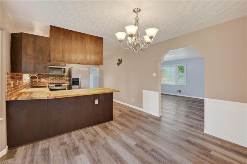 Photo 6 of 26 residential for sale in Chesapeake virginia