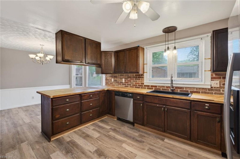 Photo 7 of 26 residential for sale in Chesapeake virginia