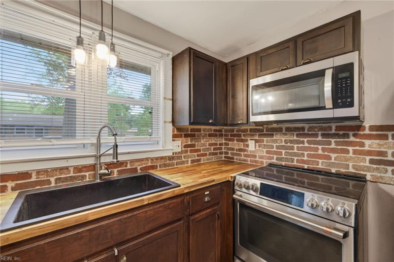 Photo 8 of 26 residential for sale in Chesapeake virginia