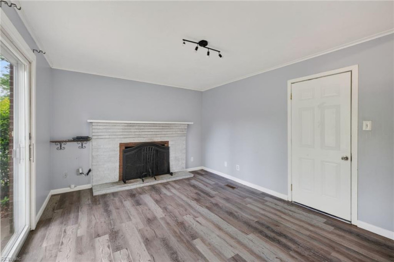 Photo 9 of 26 residential for sale in Chesapeake virginia