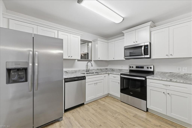 Photo 12 of 37 residential for sale in Chesapeake virginia