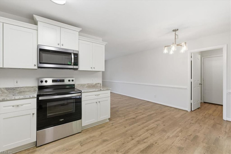 Photo 13 of 37 residential for sale in Chesapeake virginia