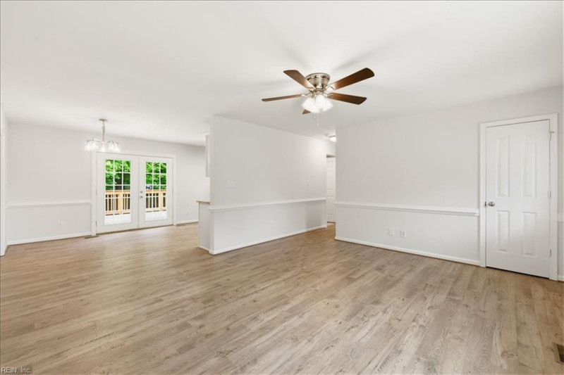 Photo 4 of 37 residential for sale in Chesapeake virginia