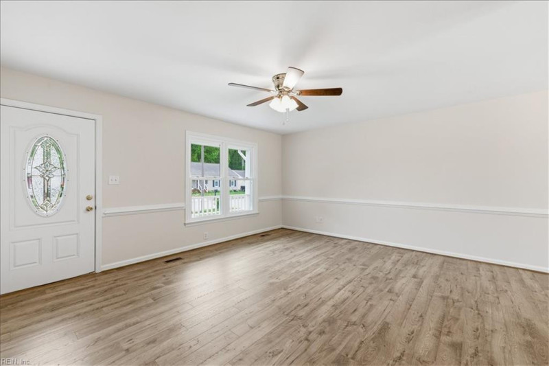 Photo 6 of 37 residential for sale in Chesapeake virginia