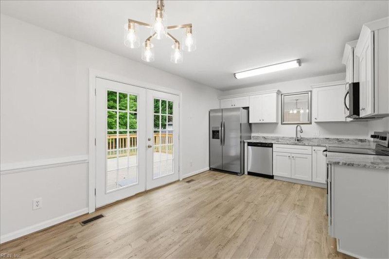Photo 8 of 37 residential for sale in Chesapeake virginia