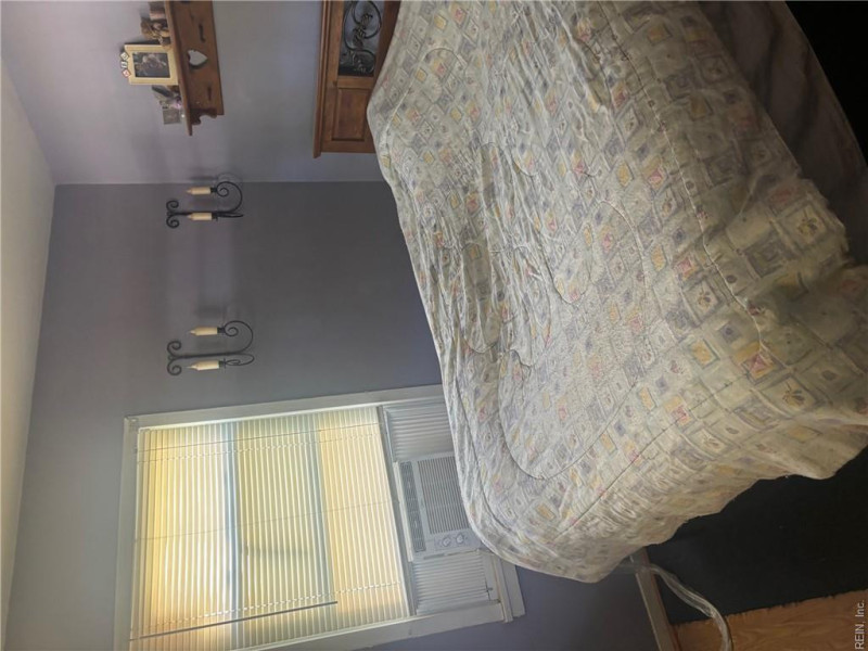 Photo 5 of 8 residential for sale in Chesapeake virginia