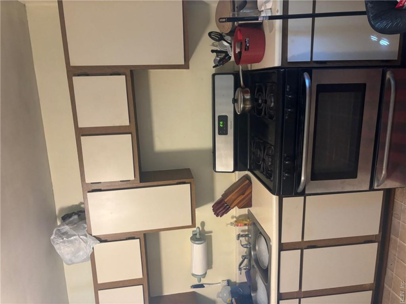 Photo 6 of 8 residential for sale in Chesapeake virginia