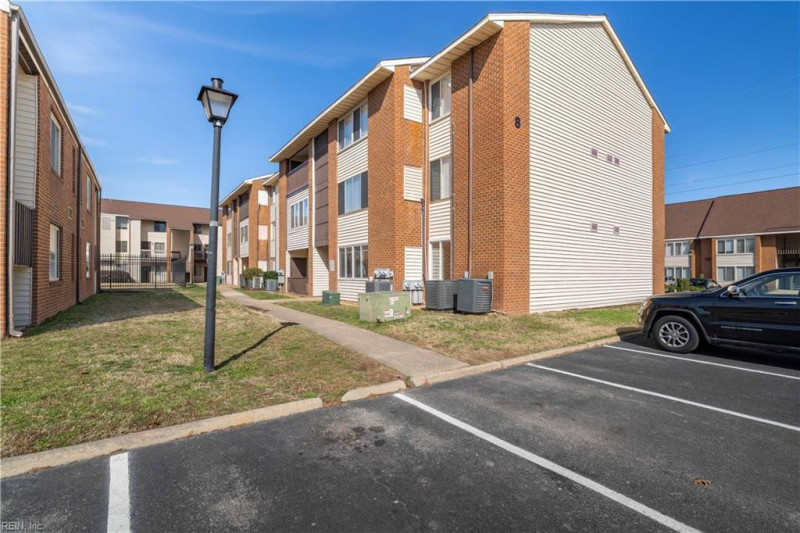 Photo 3 of 23 residential for sale in Hampton virginia