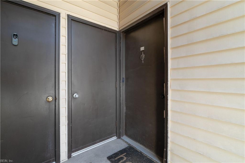 Photo 4 of 23 residential for sale in Hampton virginia