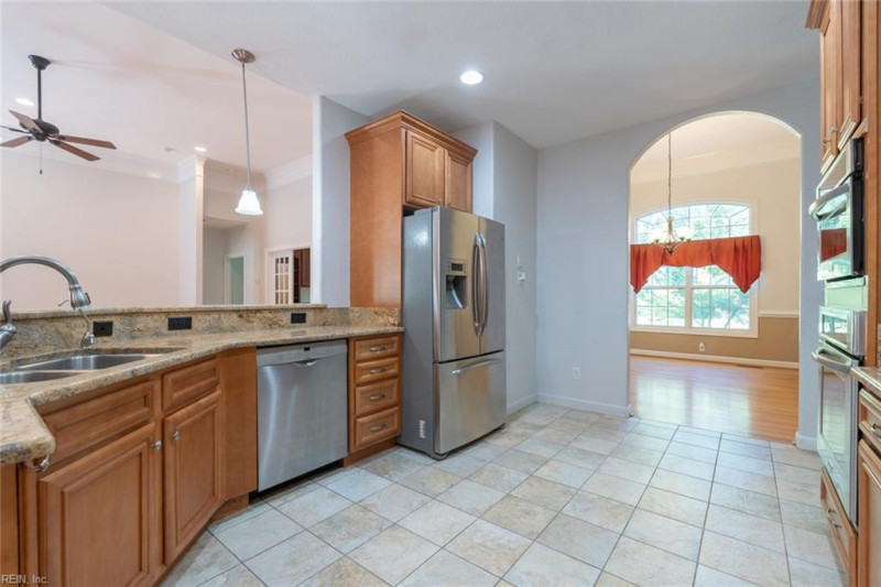 Photo 10 of 49 residential for sale in Chesapeake virginia