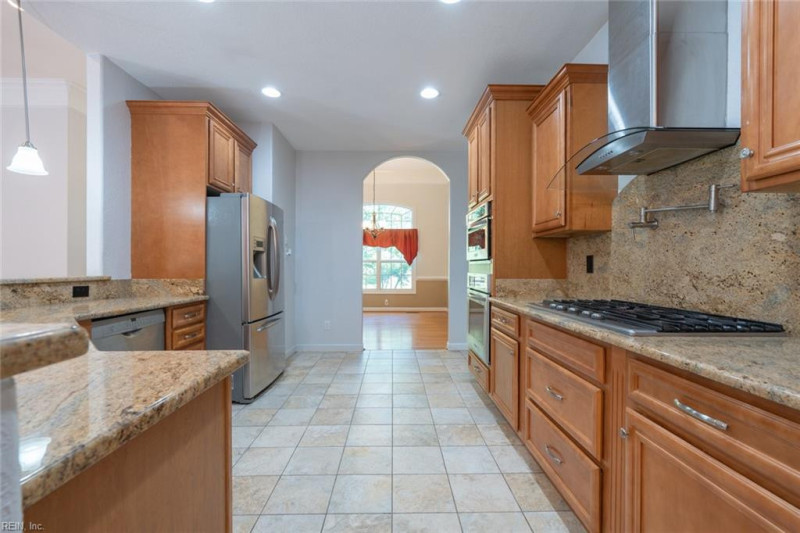 Photo 12 of 49 residential for sale in Chesapeake virginia