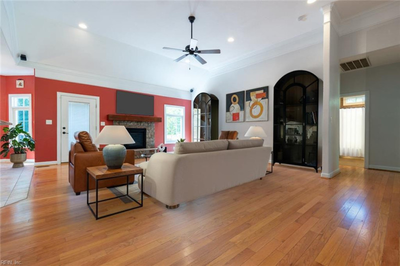 Photo 18 of 49 residential for sale in Chesapeake virginia