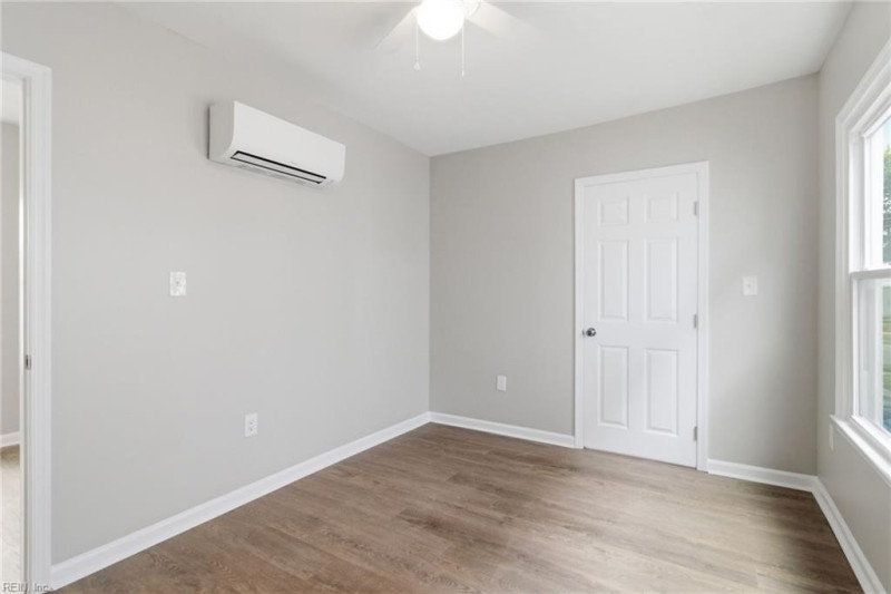 Photo 13 of 35 residential for sale in Norfolk virginia