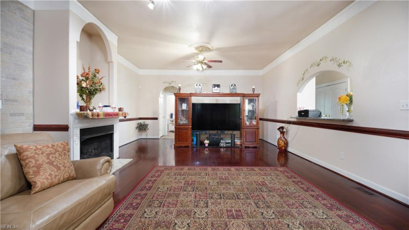 Photo 12 of 49 residential for sale in Chesapeake virginia