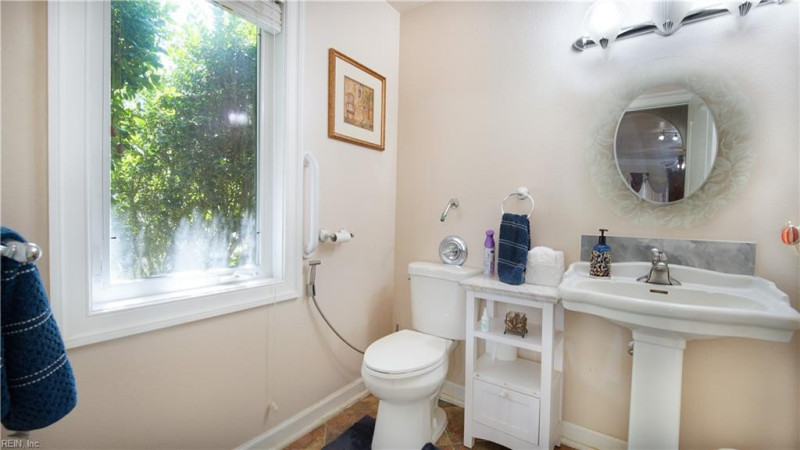 Photo 14 of 49 residential for sale in Chesapeake virginia