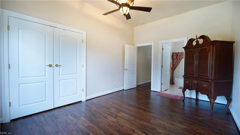 Photo 18 of 49 residential for sale in Chesapeake virginia