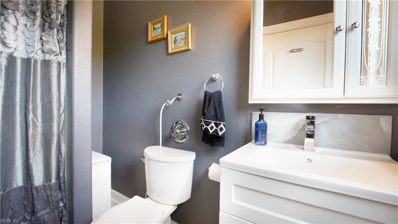Photo 25 of 49 residential for sale in Chesapeake virginia