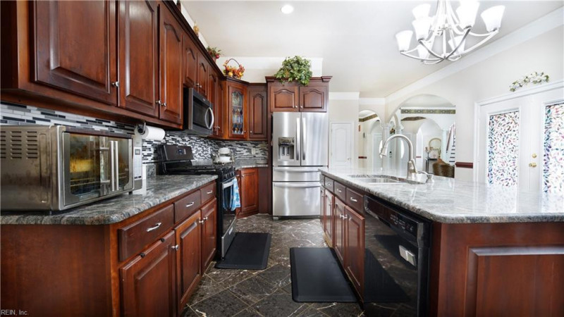 Photo 8 of 49 residential for sale in Chesapeake virginia