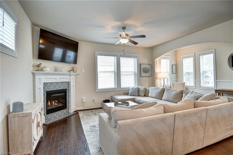 Photo 4 of 47 residential for sale in Virginia Beach virginia